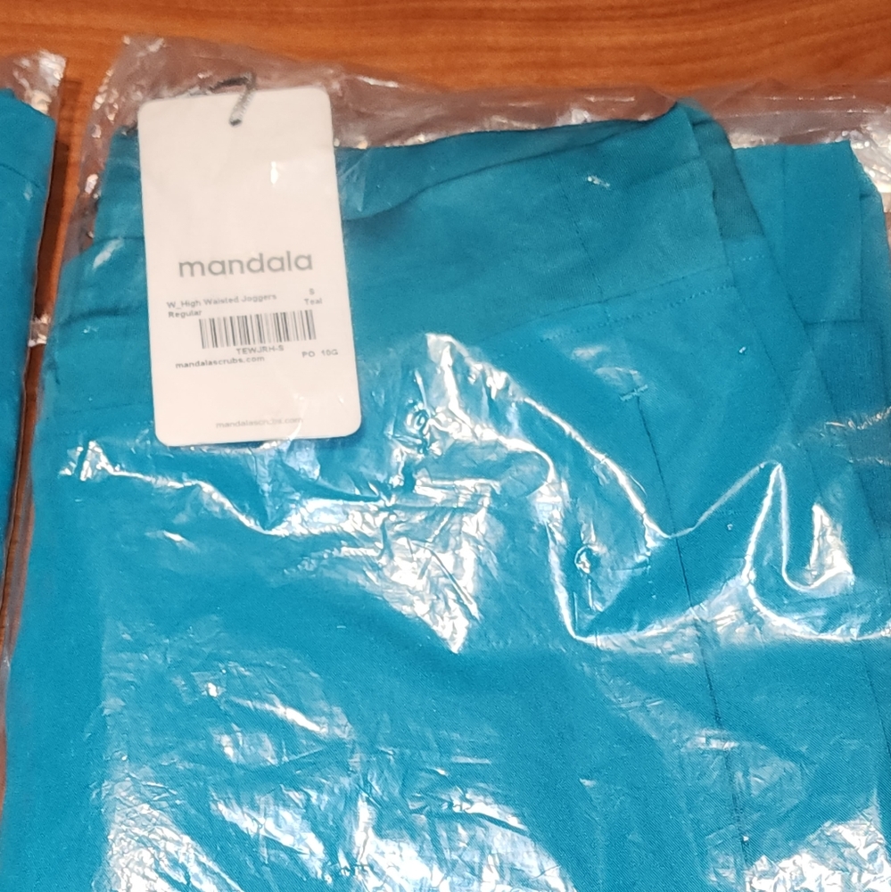 Scrub set